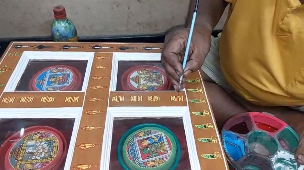 জি আই পেলো বিষ্ণুপুরের দশাবতার তাস, স্বীকৃতি মেলায় খুশি তাস শিল্পী