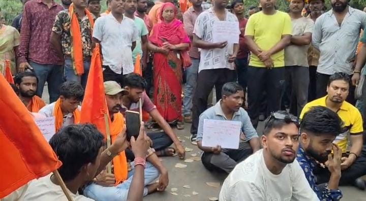 অস্থায়ী শ্রমিকদের বিভিন্ন দাবিকে সামনে রেখে বুধবার দুর্গাপুর প্রজেক্ট লিমিটেড এর প্রশাসনিক ভবনের সামনে বিক্ষোভে বিএমএস