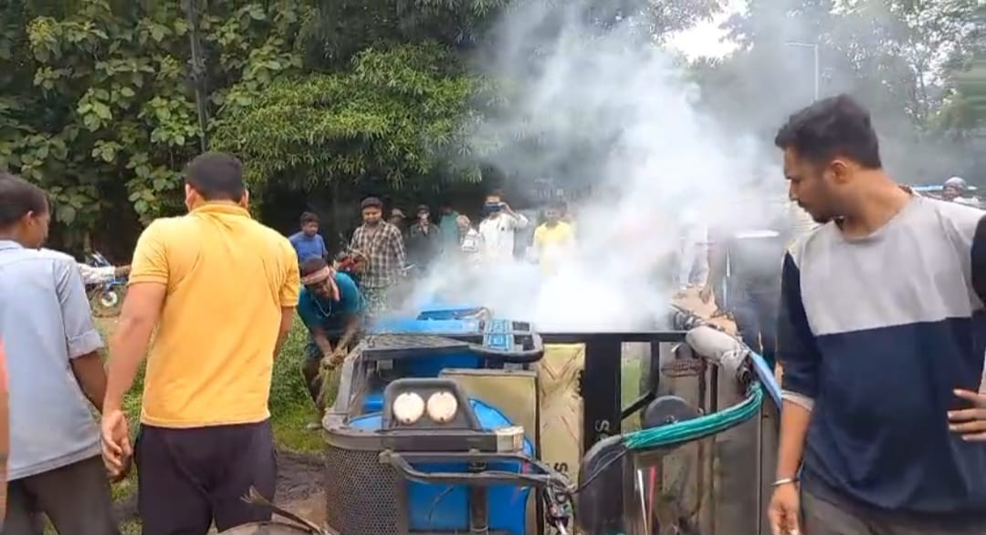ফল বোঝায় টোটোতে হু হু করে ধোঁয়া, ভরদুপুরে আতঙ্ক দুর্গাপুরে...