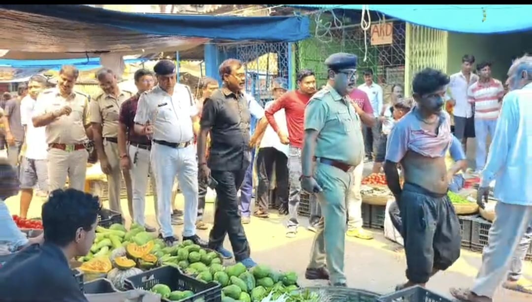রবিবাসরীয় সবজি বাজারে হানা টাস্ক ফোর্সের, কিন্তু আবারও কি সেই ""লোকদেখানো অভিযান""??