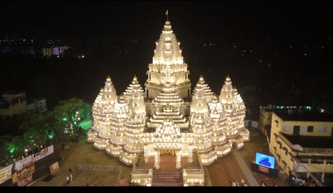 আমেরিকার স্বামীনারায়ণ মন্দিরের আদলে অগ্রণী সাংস্কৃতিক পরিষদের মণ্ডপ, উদ্বোধনের দিন থেকেই উপচে পড়া ভিড়